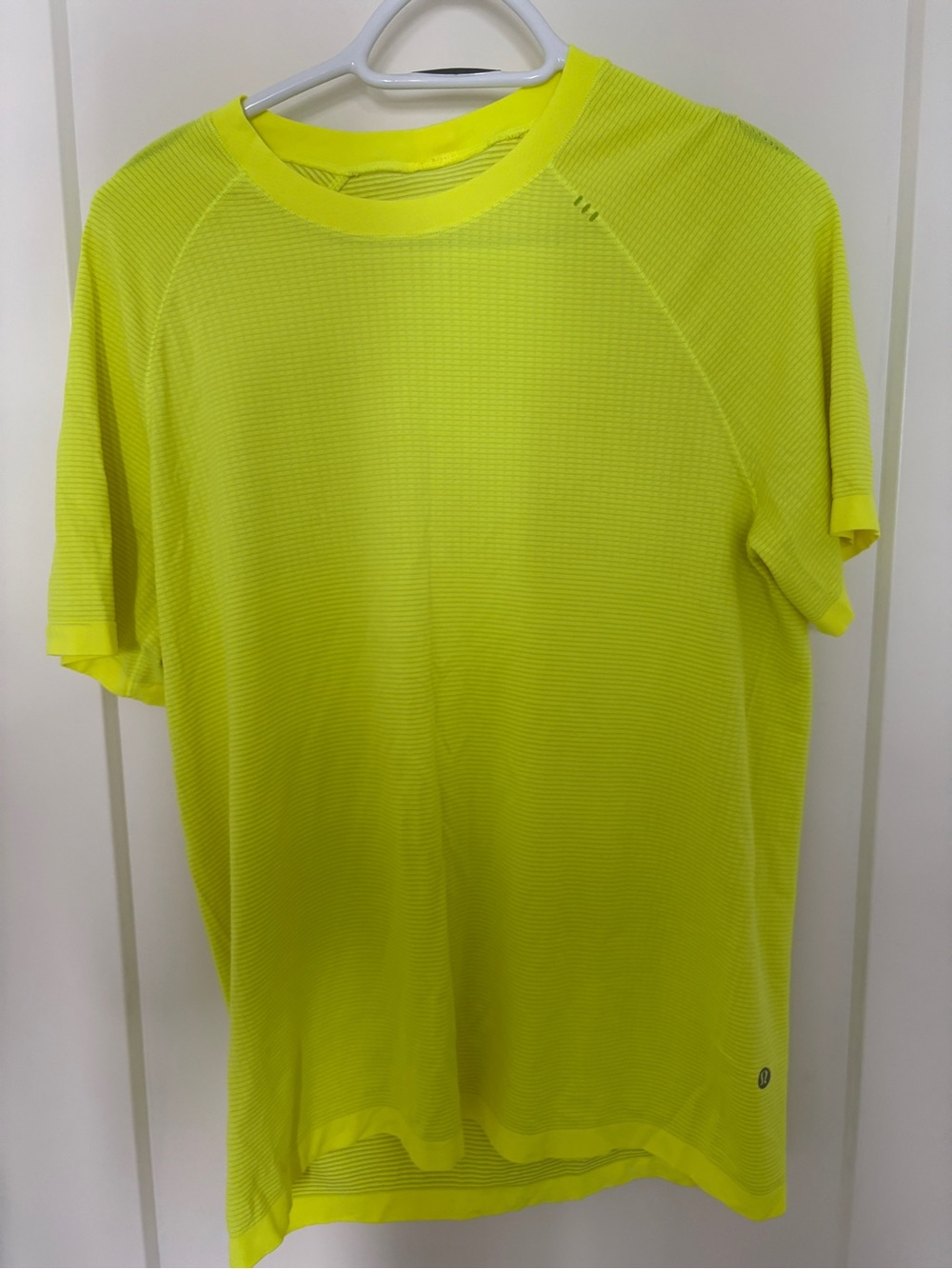 Lululemon Metal Vent Tech Short Sleeve Shirt Medium Highlight Yellow